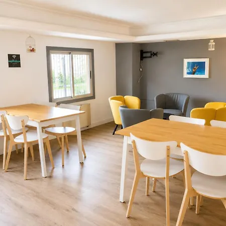 Alda Puerta Coruna بيت ضيافة 2*