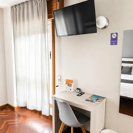 بيت ضيافة Alda Puerta Coruna 2*
