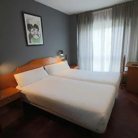 Alda Puerta Coruna بيت ضيافة 2*