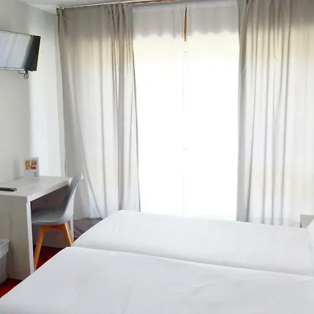 Pensión Alda Puerta Coruña 2*