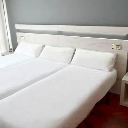 Alda Puerta Coruna 2* آكورونيا