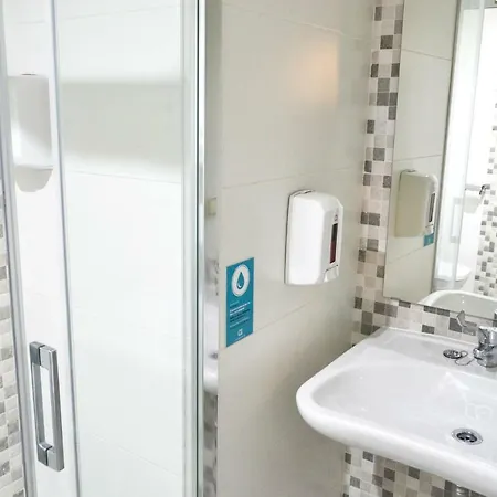 بيت ضيافة Alda Puerta Coruna 2*
