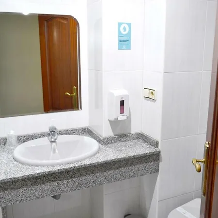 Alda Puerta Coruna بيت ضيافة آكورونيا