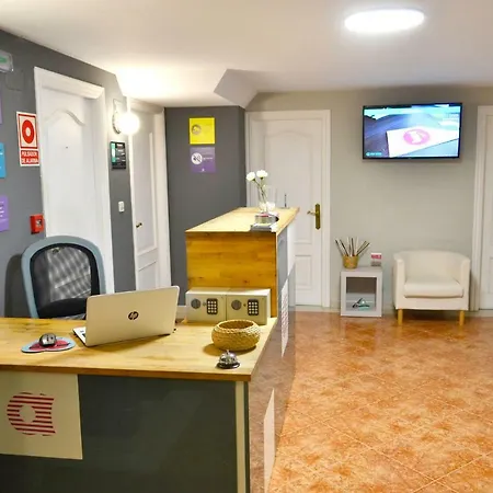 بيت ضيافة Alda Puerta Coruna آكورونيا